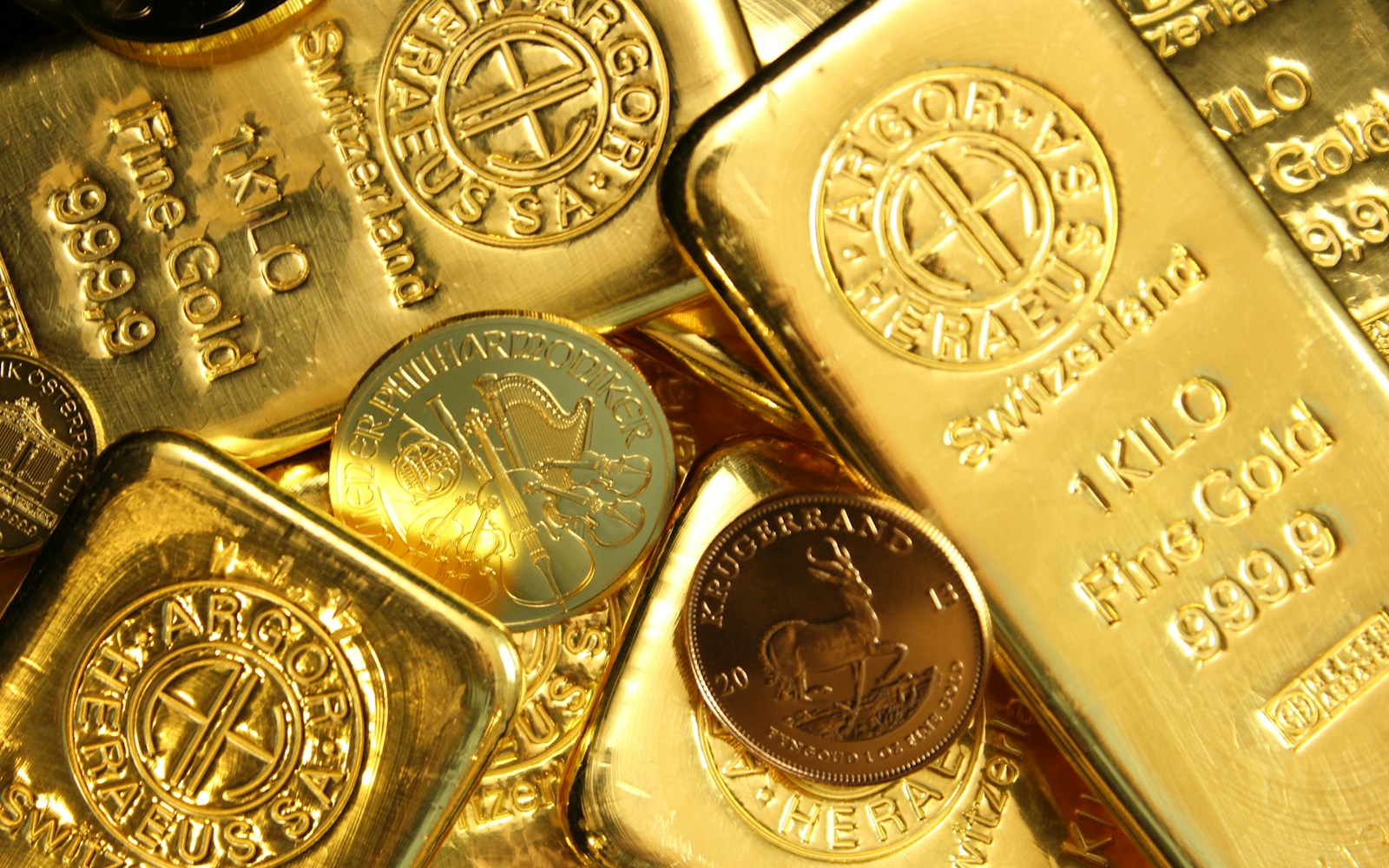 gold and silver round coins